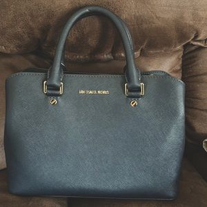 Brand New Michael Kors Purse, never used, can be carry bag or shoulder Bag